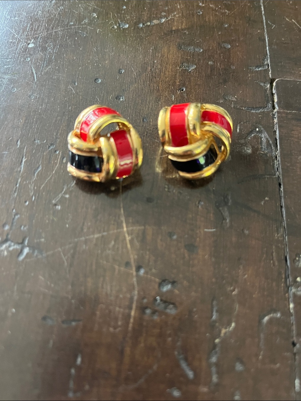 Clip on gold red and black knots. Super trendy and cool